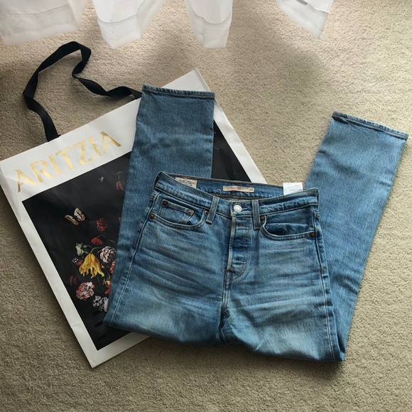 Levi's Denim - Aritiza - Levi's - Wedgie Straight - Size 24